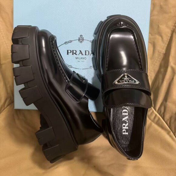 Prada Women's Black Loafers - Picture 4 of 4